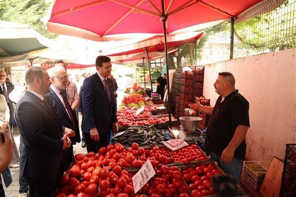 Esnaf ve vatandaşlarla bir araya gelen Arıkan, sorunları sahada dinledi. 