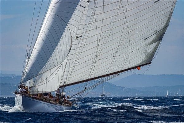 Kıyı Emniyeti Genel Müdürlüğü’nden yapılan açıklamada Rize Ardeşen Fındıklı açıklarında