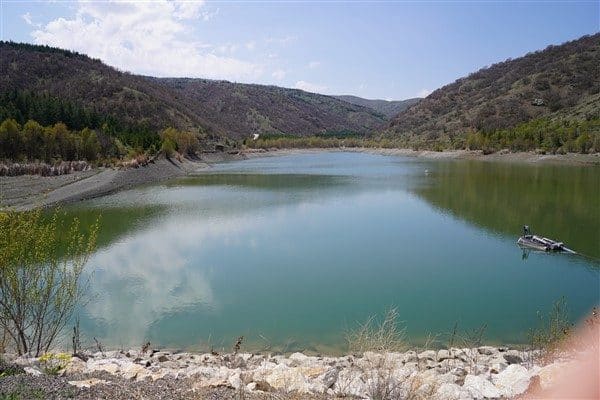 ASKİ Genel Müdürlüğü, yaz sıcaklarıyla birlikte barajlara girerek serinlemeye çalışan