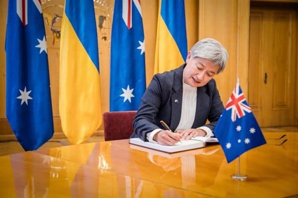 Avustralya Dışişleri Bakanı Penny Wong, Doğu Timor Dışişleri ve İşbirliği