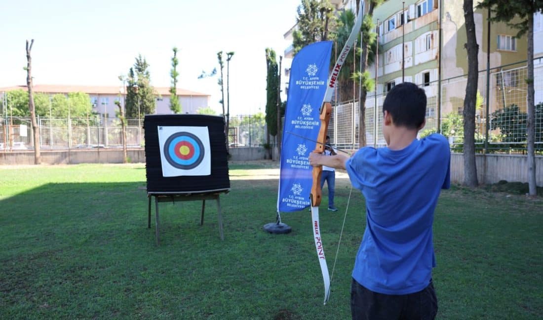 Büyükşehir Belediyesi Yörük Ali Efe Spor Tesisleri’nde gerçekleştirilen kurslarda çocuklar,