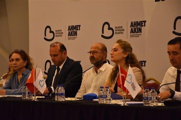 Balıkesir Büyükşehir Belediyesi tarafından Ayvalık’ta düzenlenen Muhtarlar Yönetişim Toplantısı’nda mahallelerin