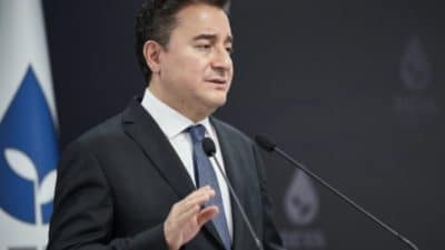 DEVA Partisi Genel Başkanı Ali Babacan, Bursa’da orman yangınına su