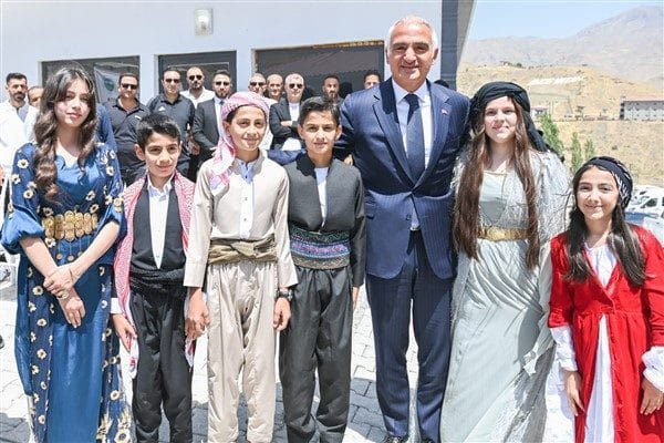Ziyaret kapsamında Cilo Dağları’nda incelemelerde bulunan Ersoy, Esendere Halk Kütüphanesi’nin