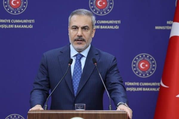 Bakan Fidan, Duran’ı Cumhurbaşkanlığı İletişim Başkanlığı görevine getirilmesinden dolayı kutladı.