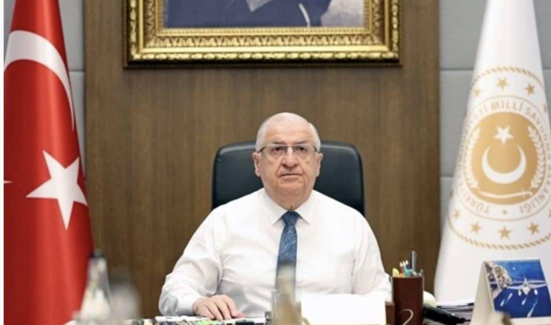 Millî Savunma Bakanı Yaşar Güler ve İran Savunma Bakanı Tuğgeneral