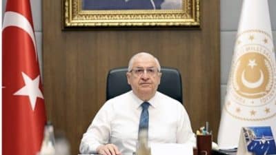 Millî Savunma Bakanı Yaşar Güler ve İran Savunma Bakanı Tuğgeneral
