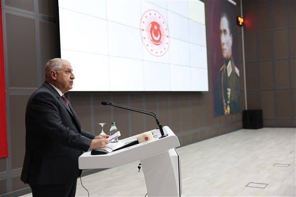 Toplantıya, Genelkurmay Başkanı Orgeneral Metin Gürak, Kuvvet Komutanları ile Çevre,