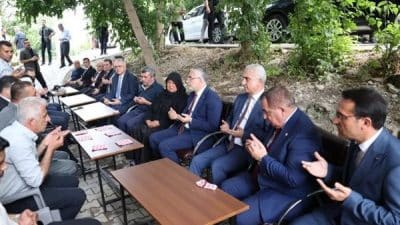 Tandoğan köyünde gerçekleşen ziyarette, şehidin ailesine taziye dileklerini ileten Bakan