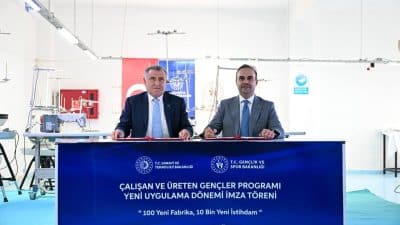Bakan Kacır ile Gençlik ve Spor Bakanı Osman Aşkın Bak,