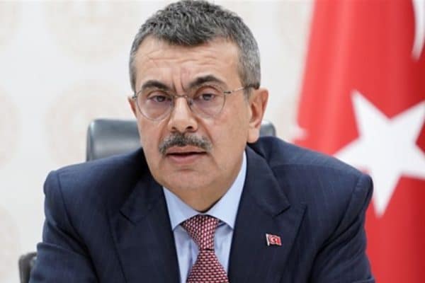 Milli Eğitim Bakanı Yusuf Tekin, gençlerle birlikte Muharrem Ayı Lokma