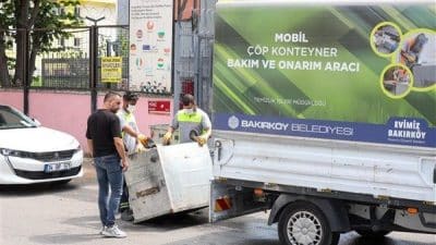 Yaz aylarının gelmesiyle birlikte, Bakırköy’ün mahallelerinin her köşesinde temizlik çalışmaları