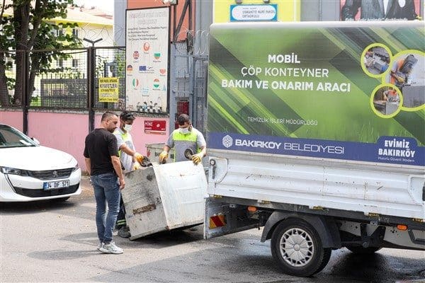 Yaz aylarının gelmesiyle birlikte, Bakırköy’ün mahallelerinin her köşesinde temizlik çalışmaları