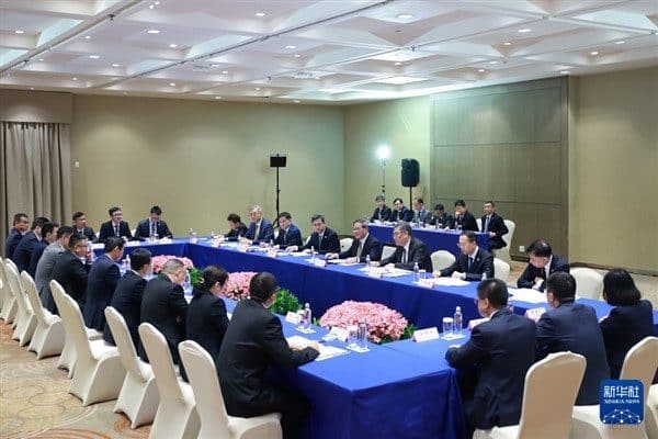 Çin Başbakanı Li Qiang, dün BRICS Liderler Zirvesi’ne katılmak üzere