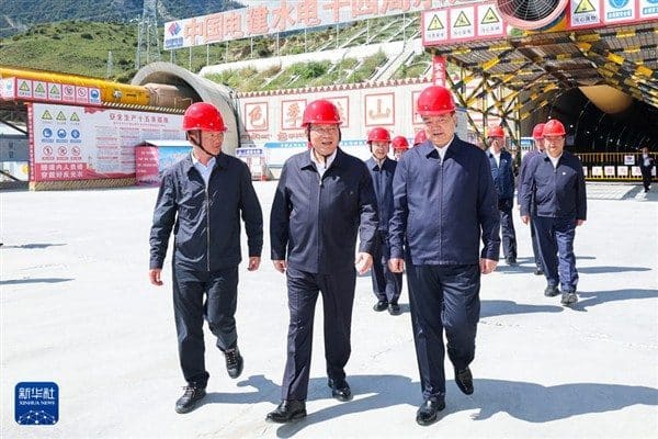 Çin Başbakanı Li Qiang, Tibet’te yaptığı incelemeler sırasında ekolojik dengeyi korumaya