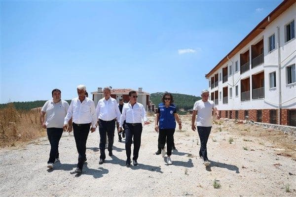 Başkan Aras, Ula ilçesinde bir dizi ziyaret ve temaslarda bulundu.