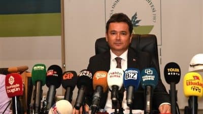 Osmangazi Belediye Meclis Salonu’nda gerçekleştirilen meclis toplantısı, saygı duruşu ve