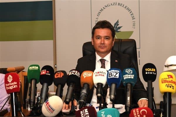 Osmangazi Belediye Meclis Salonu’nda gerçekleştirilen meclis toplantısı, saygı duruşu ve