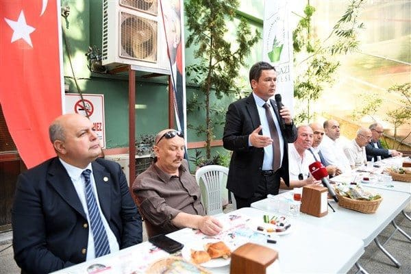 Kırcaali Mahallesi Muhtarı Şerif Akgün’ün ev sahipliğinde düzenlenen kahvaltıya, Başkan