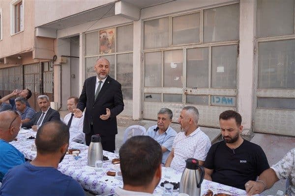 Buluşmada mahallede karşılaşılan çeşitli konular masaya yatırıldı. Başkan Aydın, esnafın