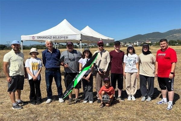 Tamamı Orhangazili 6 gençten oluşan takımın antrenmanlarını yerinde izleyen Orhangazi Belediye