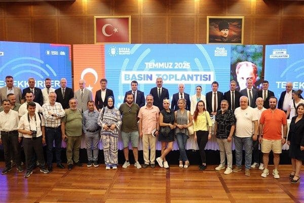 Atatürk Kültür Merkezi Merinos Yerleşkesi’ndeki Temmuz Ayı Değerlendirme Toplantısı'nda konuşan