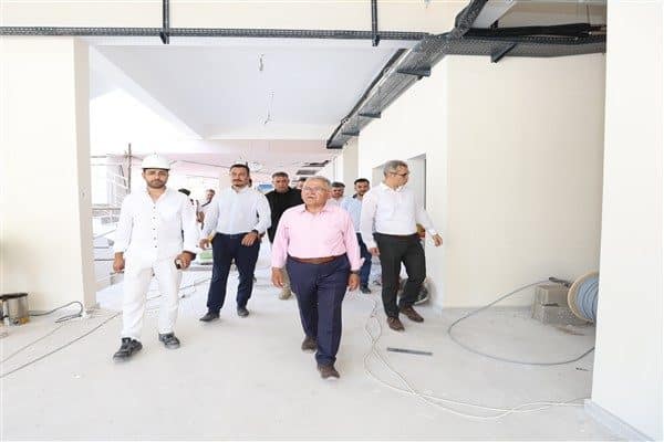 Başkan Büyükkılıç’a incelemeleri esnasında Büyükşehir Belediyesi Genel Sekreter Yardımcısı Ufuk