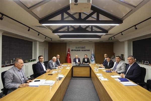 Kayseri Büyükşehir Belediye Başkanı Büyükkılıç, cumhur ittifakı belediye başkanları olan Özvatan