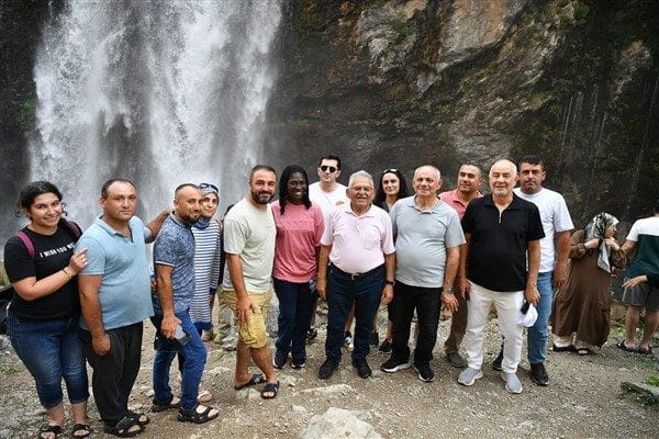 Başkan Büyükkılıç, bölgeye yapılan asfalt yol çalışmaları ve çevre düzenlemelerinin