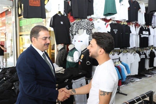 Başkan Mehmet Canpolat, Devteyşti Açıksu Caddesi’nde esnaf ve vatandaşlarla buluştu.