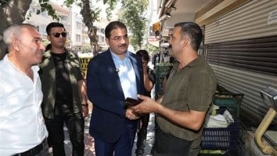 Başkan Canpolat, Devteyşti Mahallesi’nde esnaf ve vatandaşları tek tek ziyaret