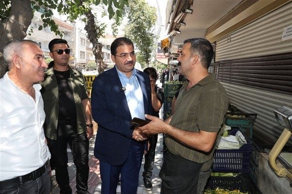 Başkan Canpolat, Devteyşti Mahallesi’nde esnaf ve vatandaşları tek tek ziyaret