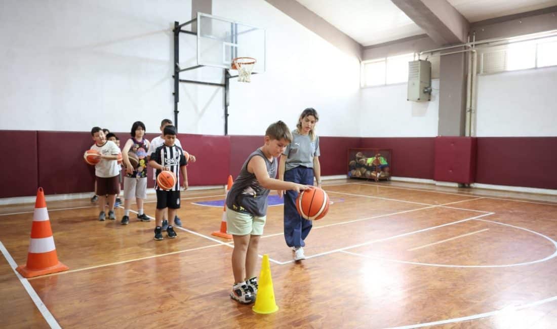 Basketbol branşında düzenlenen kurslar, özellikle genç yaş grubundaki sporcuların yoğun ilgisiyle