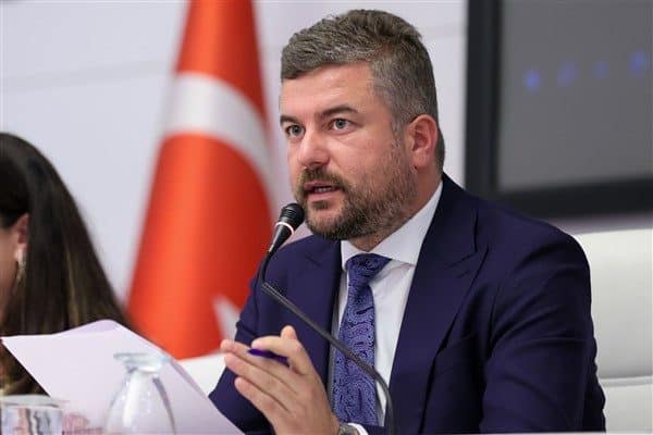 “Artık Bardağın Yarısı Boş” sloganı ile duyurulan kampanyada, vatandaşlara suyu