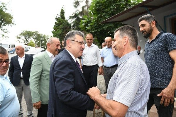 Çatak Dolmuş Durağı’nı ziyaret eden Trabzon Büyükşehir Belediye Başkanı Genç,