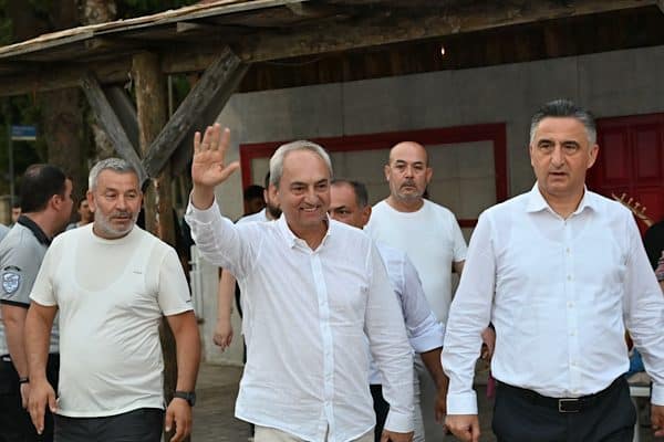 Kepez Alevi Bektaşi Kültür Derneği’nin düzenlediği ‘Aşure Etkinliği’ Dokumapark’ta gerçekleştirildi.
