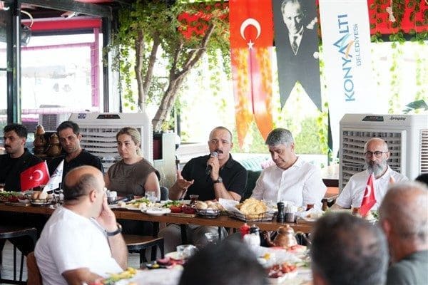 Konyaaltı Belediye Başkanı Kotan, ilçe esnafıyla buluşmaya devam ediyor. Üçüncü