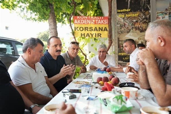 Konyaaltı Belediye Başkanı Kotan, Konyaaltı’nda faaliyet gösteren Akdeniz Taksi Durağı’nın