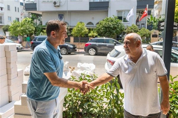 Palmiye Mahallesi’ni gezen ve ziyaret sırasında vatandaşların beklentilerini ve taleplerini