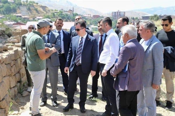 Bitlis Belediyesi’nin açıklamasına göre, Belediye Başkanı Nesrullah Tanğlay ve Bitlis