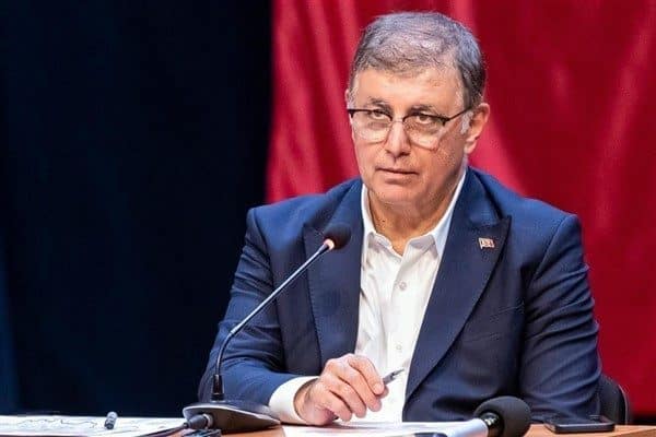 Başkan Tugay, günlerdir mücadele edilen yangınlarda ormanlar, köyler, yüzlerce vatandaşın