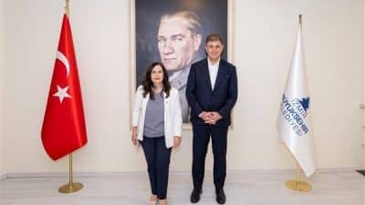 Görev süresi sona eren KKTC İzmir Başkonsolosu Ayşen Volkan İnanıroğlu,