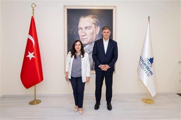 Görev süresi sona eren KKTC İzmir Başkonsolosu Ayşen Volkan İnanıroğlu,