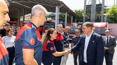 İzmir Büyükşehir Belediye Başkanı Tugay, İtfaiye Dairesi Başkanlığı’nın Yenişehir’deki merkezini