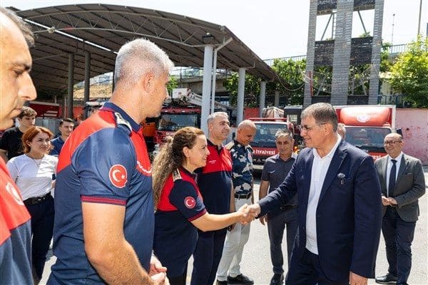 İzmir Büyükşehir Belediye Başkanı Tugay, İtfaiye Dairesi Başkanlığı’nın Yenişehir’deki merkezini