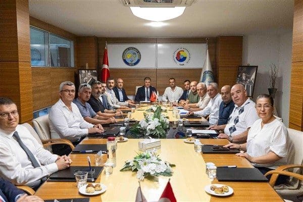 Menemen ziyareti kapsamında Menemen Ticaret Odası’nı ziyaret eden İzmir Büyükşehir