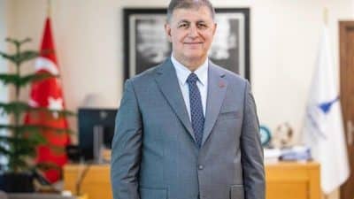 İzmir Büyükşehir Belediyesi Başkanı Tugay, Ödemiş'teki orman yangınında 2 vatandaşın