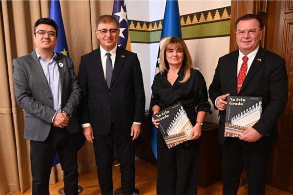 Başkan Tugay, programının ikinci gününde Saraybosna Belediye Başkanı Predrag Puharic