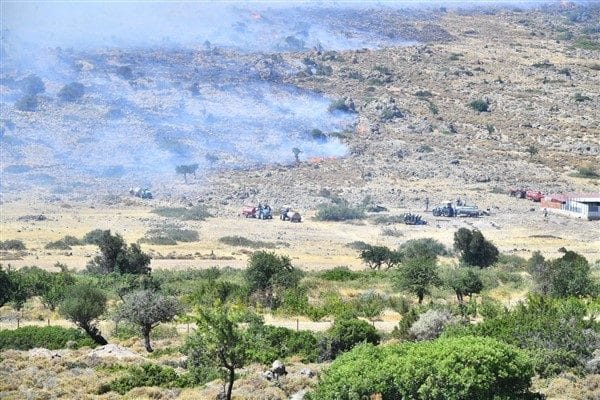 Zeytineli Yalı bölgesinde bulunan 80 evin tedbir amaçlı boşaltıldığı bildirildi. 