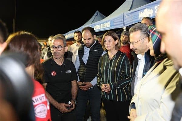 Eskişehir’in Seyitgazi ilçesi Büyükyayla Mahallesi’nde başlayan orman yangını, rüzgarın etkisiyle